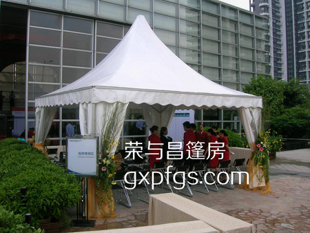 尖顶篷房